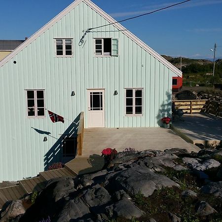 Lysvoldbrygga Bed & Breakfast Henningsvaer Bagian luar foto