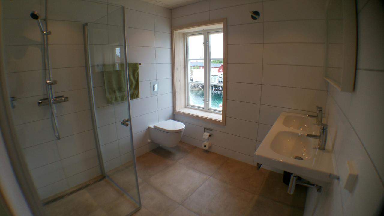 Lysvoldbrygga Bed & Breakfast Henningsvaer Bagian luar foto