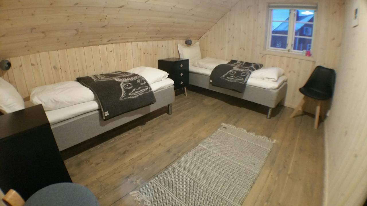 Lysvoldbrygga Bed & Breakfast Henningsvaer Bagian luar foto