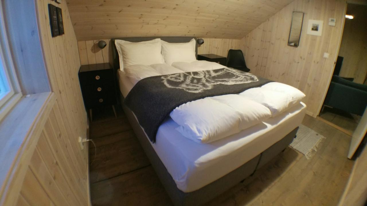 Lysvoldbrygga Bed & Breakfast Henningsvaer Bagian luar foto