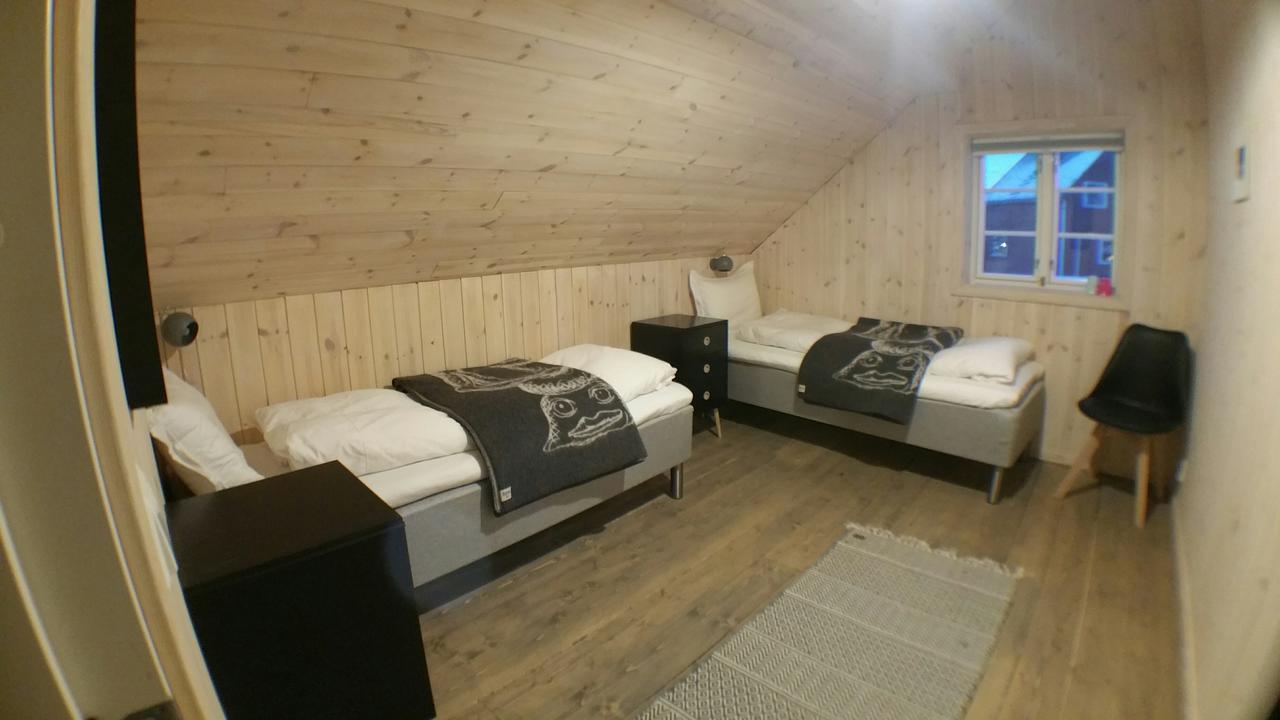 Lysvoldbrygga Bed & Breakfast Henningsvaer Bagian luar foto