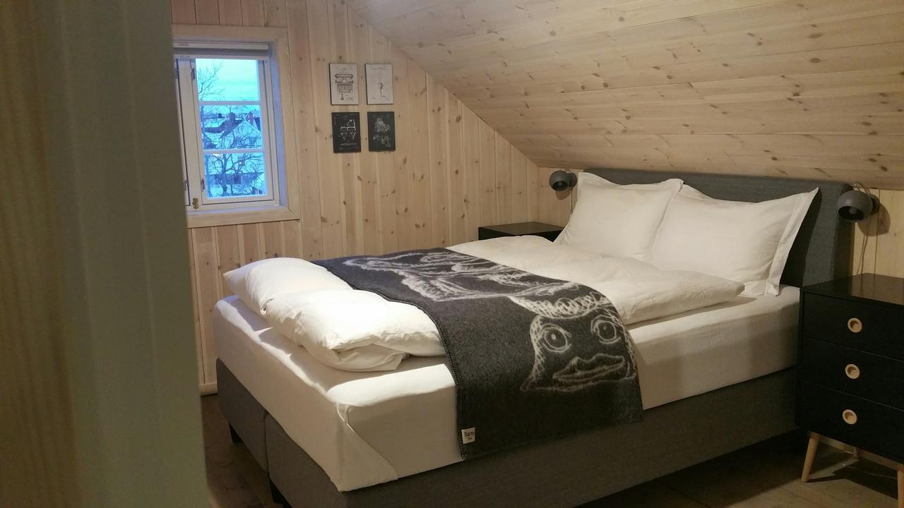 Lysvoldbrygga Bed & Breakfast Henningsvaer Bagian luar foto